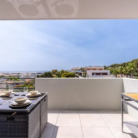 Cosy & Chic Sea & Lagoon View Garage Parking