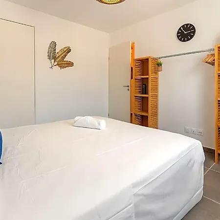 Cosy & Chic Sea & Lagoon View Garage Parking Apartment