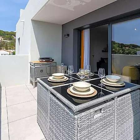 Cosy & Chic Sea & Lagoon View Garage Parking Apartment *