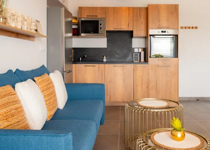 Cosy & Chic Sea & Lagoon View Garage Parking