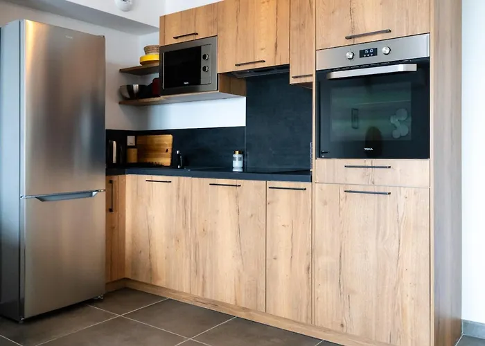 Cosy & Chic Sea & Lagoon View Garage Parking *